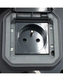 Borne De Recharge équipée D'une Prise Green'up Complète Avec Protections Et Compteur
