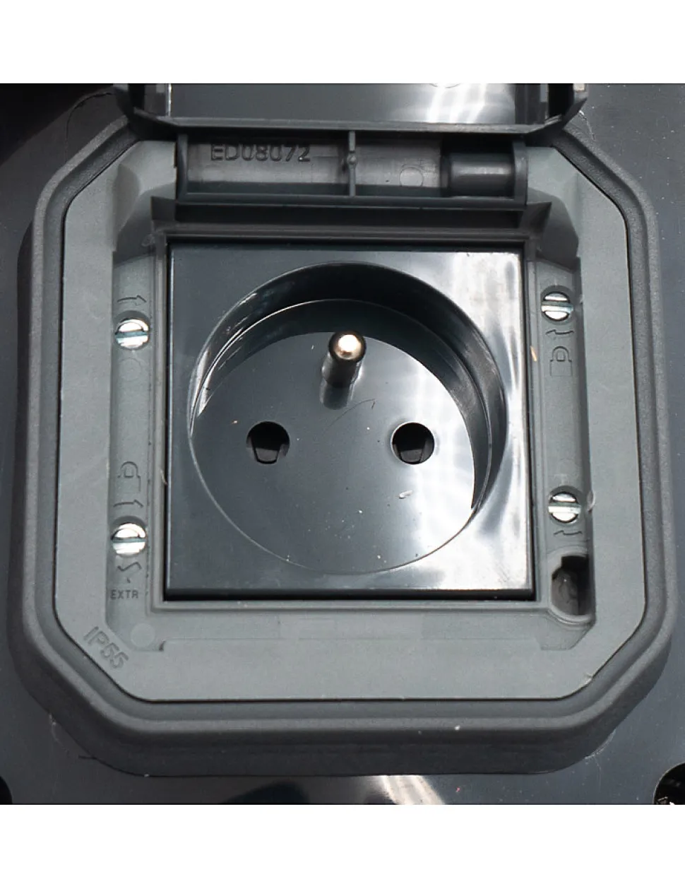 Borne De Recharge équipée D'une Prise Green'up Complète Avec Protections Et Compteur