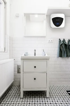 Chauffe-eau électrique Ariston Andris Elite WiFi 15 L sur évier modèle 3105090