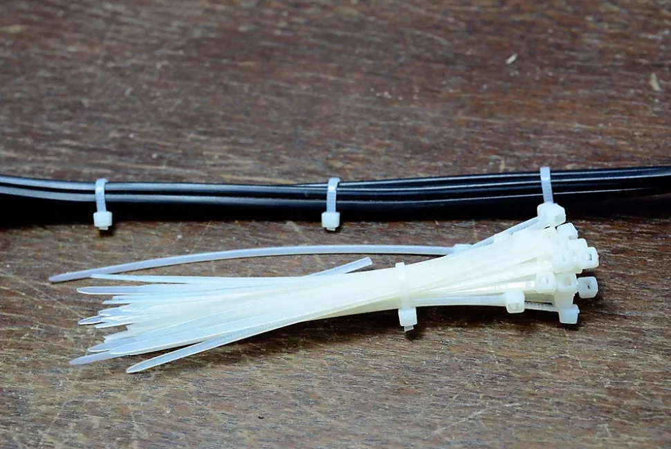 Colliers de fixation en nylon. Blancs. 2,5x100 - 100pces