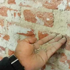 Consolidator KS Strong (25L). Compacte surfaces et murs fortement endommagés avec des glissements grès. Arrêtez la désintégration