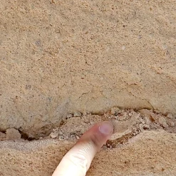 Consolidator KS Strong (25L). Compacte surfaces et murs fortement endommagés avec des glissements grès. Arrêtez la désintégration