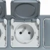 Double prise 2P+T + obturateur saillie Plexo gris Legrand