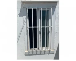 Grille de défense réglable pour fenêtre (largeur et hauteur) de 55x55 cm à 100x100 cm blanche