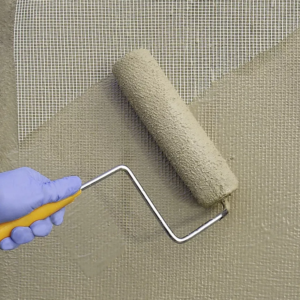 Grille en fibre de verre (25m x 1m). Imperméabilisation et réparation avec mortiers, caoutchouc et peintures imperméabilisantes
