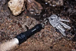 Lampe torche porte-clé indestructible Varta 12 lumens