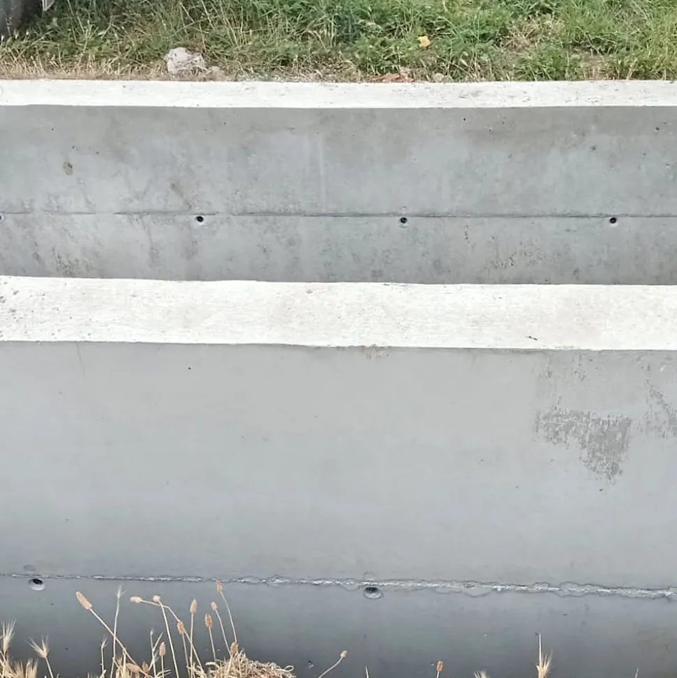 Lot 25 Bouchon d'étanchéité hydro-expansible pour tubes muraux. Se dilate avec eau, obturant trous dans murs après le décoffrage