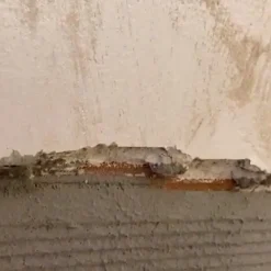 Mortier sec anti-sel (5 kg). Crée une couche isolante sur le mur qui empêche l'apparition de taches de sel causées par l'humidité