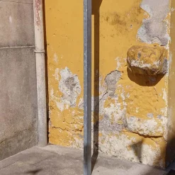 Mortier sec anti-sel (5 kg). Crée une couche isolante sur le mur qui empêche l'apparition de taches de sel causées par l'humidité