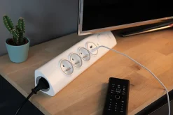 Multiprise d'angle 3 prises + 2 USB à câbler