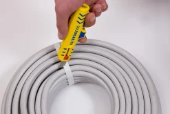 Outil dénudeur de câble Jokari pour câble Ø8 à 13 mm