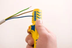 Outil dénudeur de câble Jokari pour câble Ø8 à 13 mm