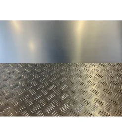 Plaque Aluminium Strié, ép. 2/3mm, Hauteur 25cm x Largeur 30cm