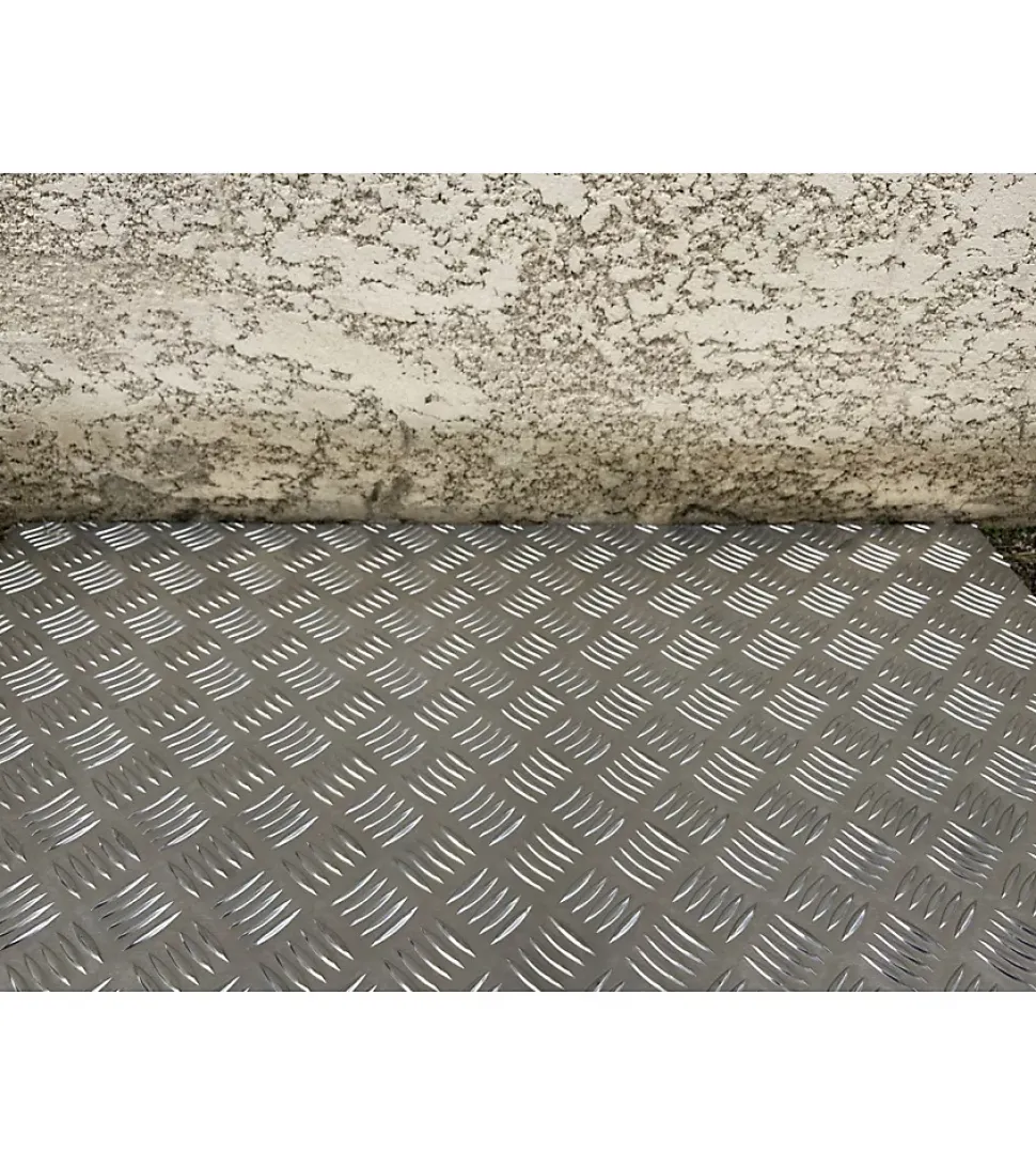 Plaque Aluminium Strié, ép. 2/3mm, Hauteur 75cm x Largeur 130cm