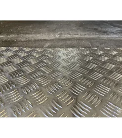 Plaque Aluminium Strié, ép. 2/3mm, Hauteur 40cm x Largeur 140cm